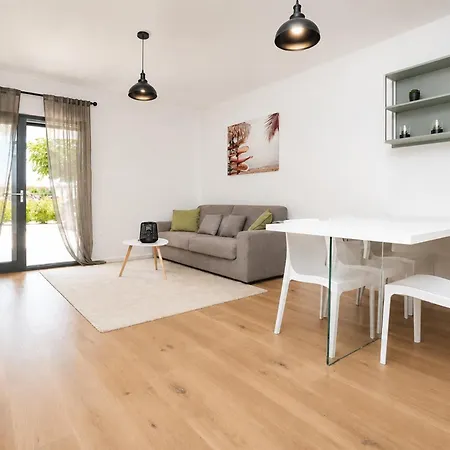 Patty 1 A Modern With Outdoor Kitchen & Terrace In * أوماغ