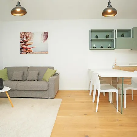 Patty 1 A Modern With Outdoor Kitchen & Terrace In أوماغ