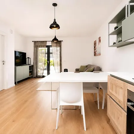 Patty 1 A Modern With Outdoor Kitchen & Terrace In