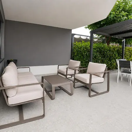 Patty 1 A Modern With Outdoor Kitchen & Terrace In شقة *
